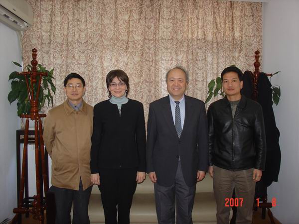 院領導與Nancy A. Kanach主任（左二）和周質平主任（左三）合影